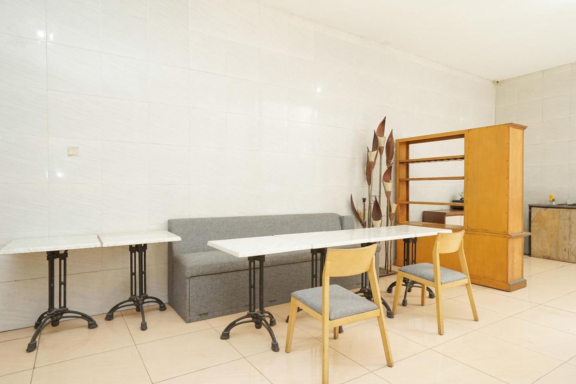 Oyo 425 Mojokerto Guesthouse Exterior foto